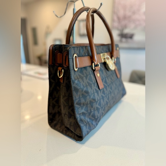 Michael Kors Hamilton Gold lock bag - Picture 3 of 16